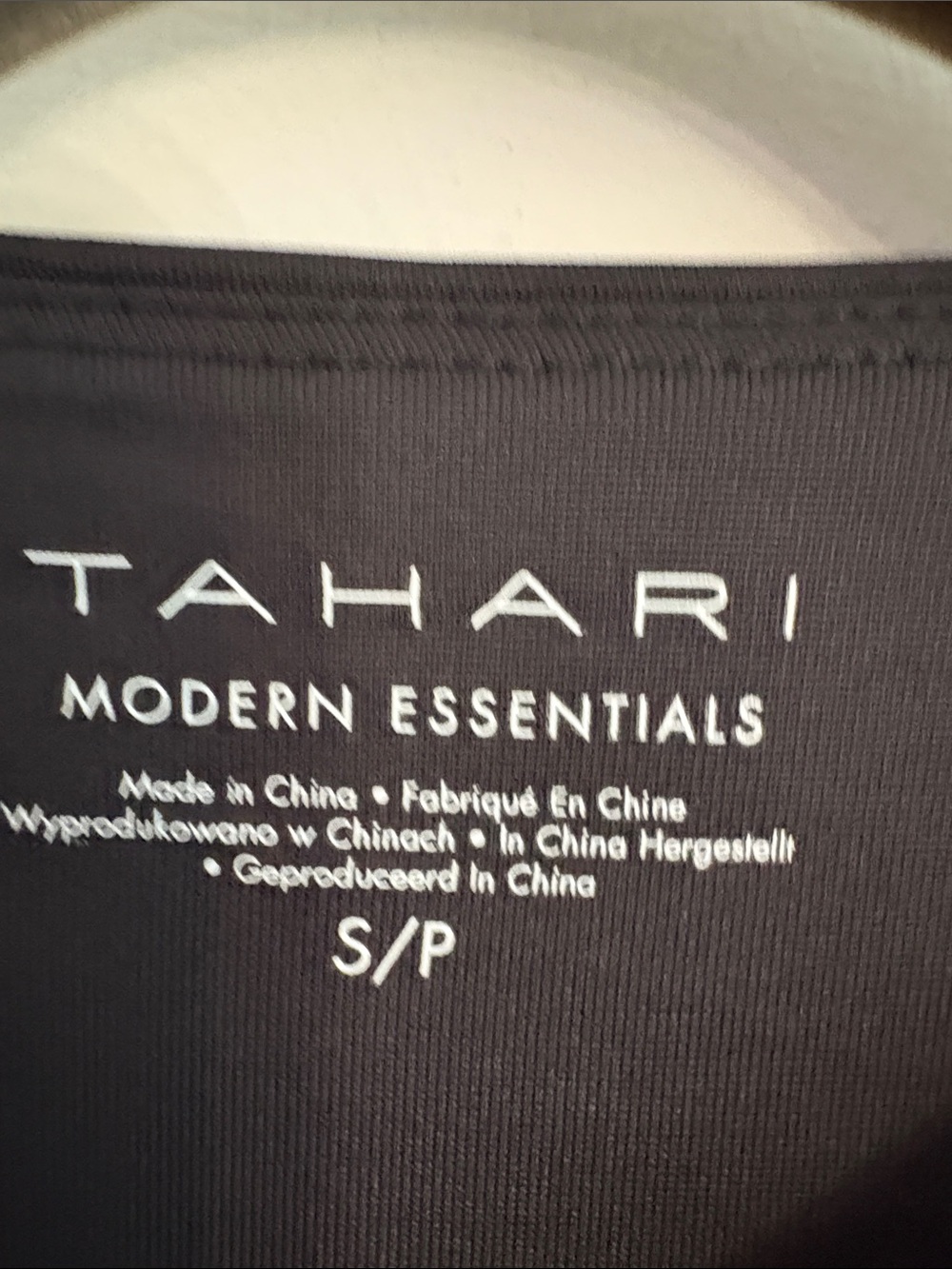 Tahari Modern Essentials Black Long Sleeve Women's top
Size S/P - Picture 2 of 6